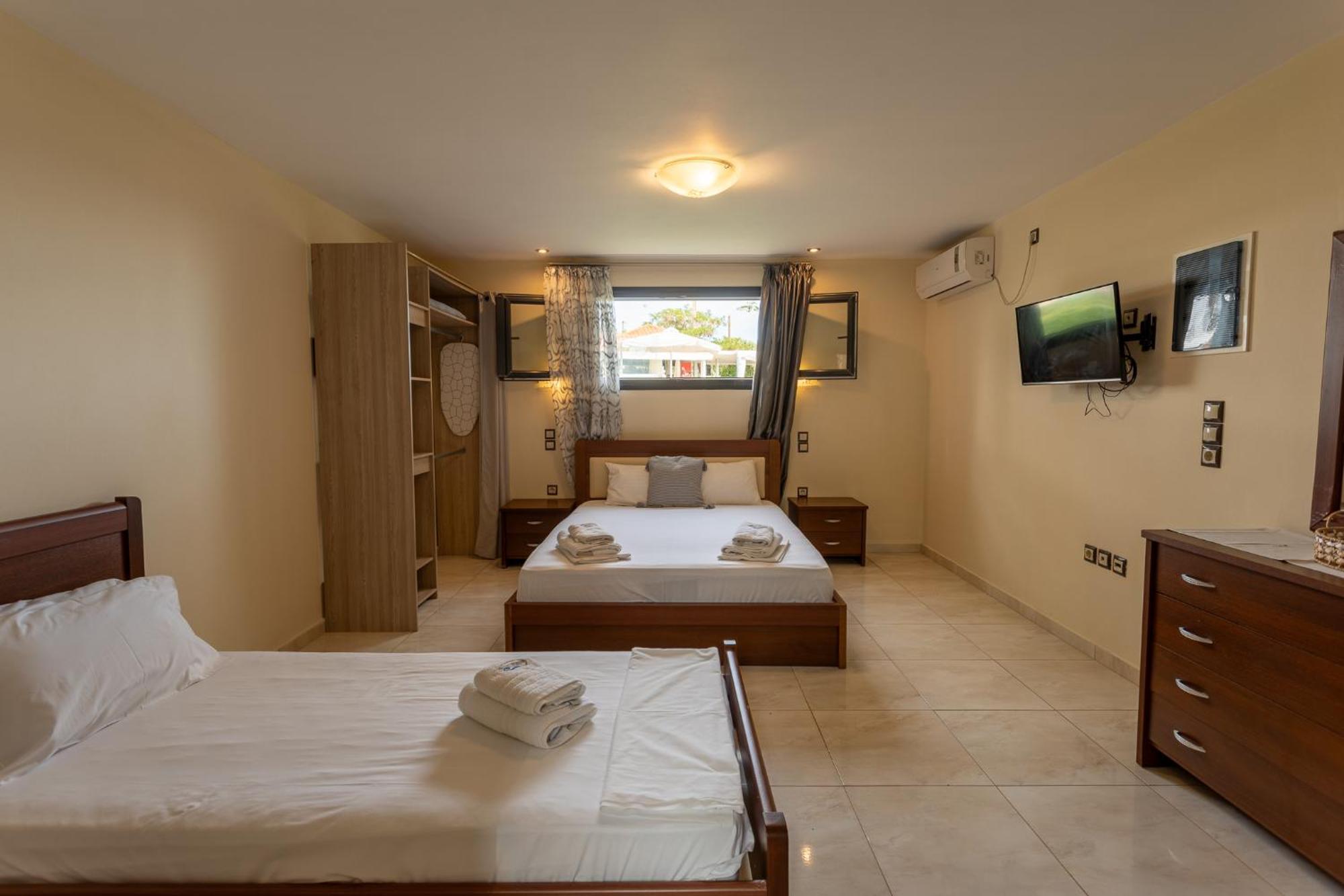 Blue Waves Luxury Suites By The Sea Plomari Exterior foto