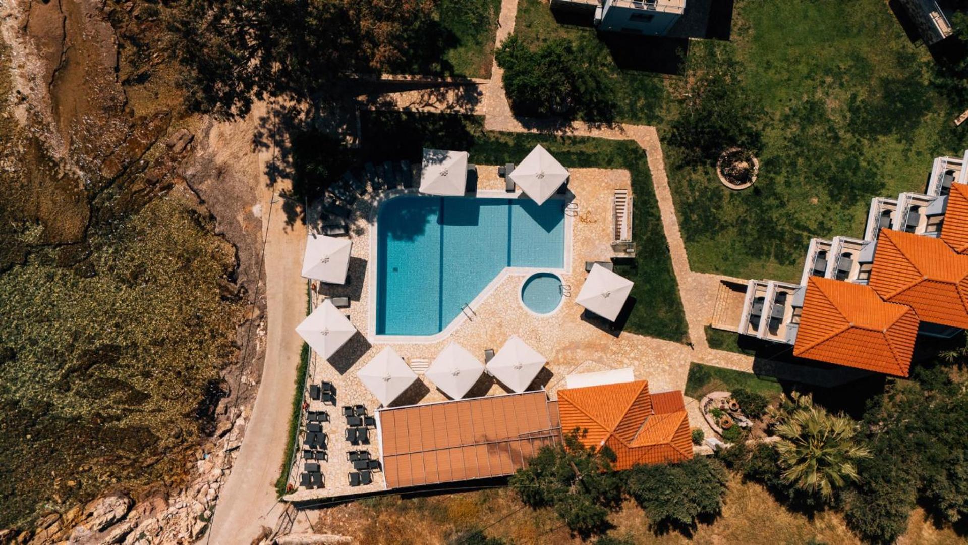 Blue Waves Luxury Suites By The Sea Plomari Exterior foto